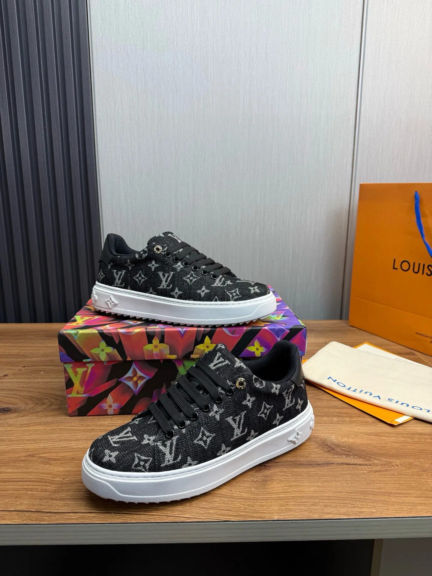 Factory price: 520💰LOUIS VUITTON [Louis VUITTON] The new trendy Lv is on the market🎁, casual and fashionable men's shoes👟The upper is made of imported original fabric + cowhide mesh lining, the original wear-resistant rubber outsole, the version is simple and elegant, exclusive for trendy men. Code number: 38-44, customized 45, 46